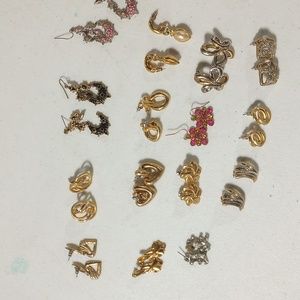 15 pair of earrings costume jewelry